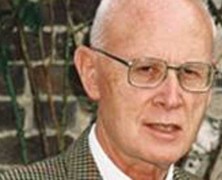78-year-old right-wing French blogger shoots himself on the altar at Notre Dame Catherdral in Paris to stir up France