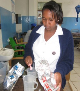 NRU_Nurse_preparing_formula_0611