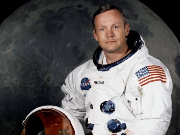 Neil Armstrong, 1st man on the moon, dies at 82