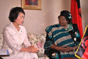 In the course of the welcome reception, the President informally interacted with various world leaders, including the President of Liberia and Africa’s first woman Head of State, Ellen Johnson Sirleaf and the President of the World Bank Group, Dr. Jim Yong Kim, among others