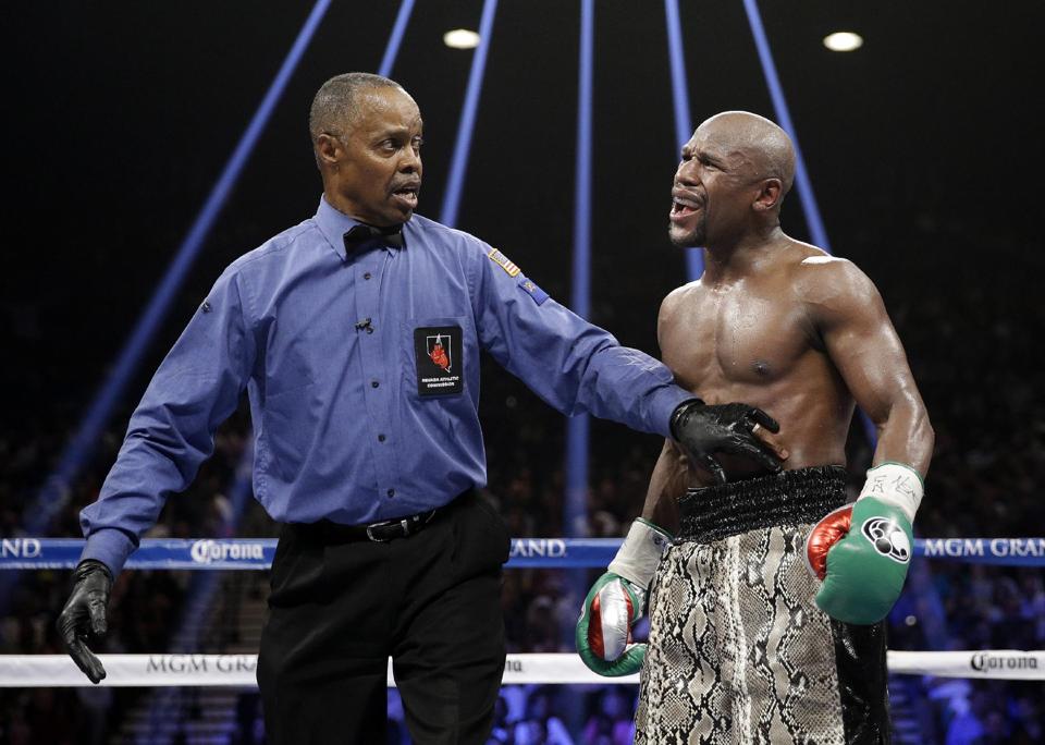 FLOYD MAYWEATHER SHADES LIGHT TO MANNY PACQUIAO FIGHT