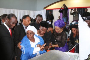 Mother to Grace paying her last respect