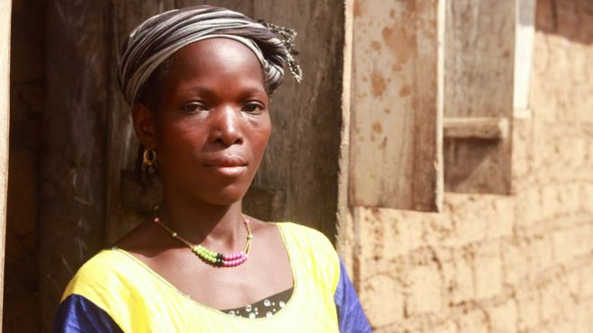 PREGNANT WOMEN IN GUINEA STILL AFRAID OF EBOLA, GIVE BIRTH HOME