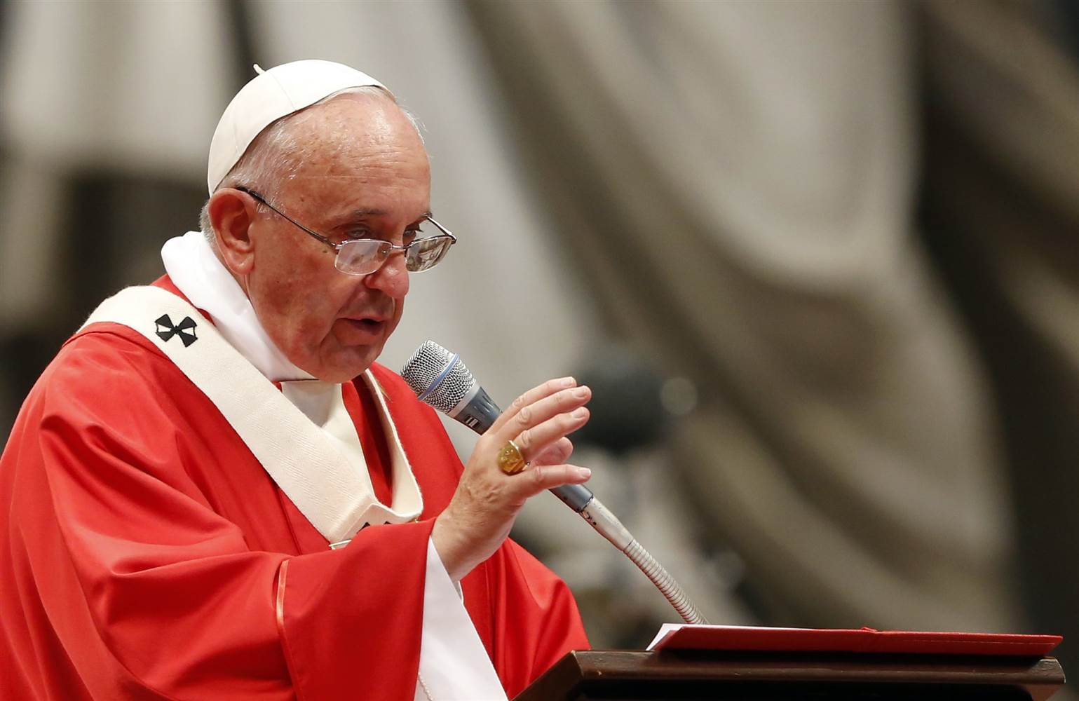 Pope Francis warns press not to rely on rumors,gossip
