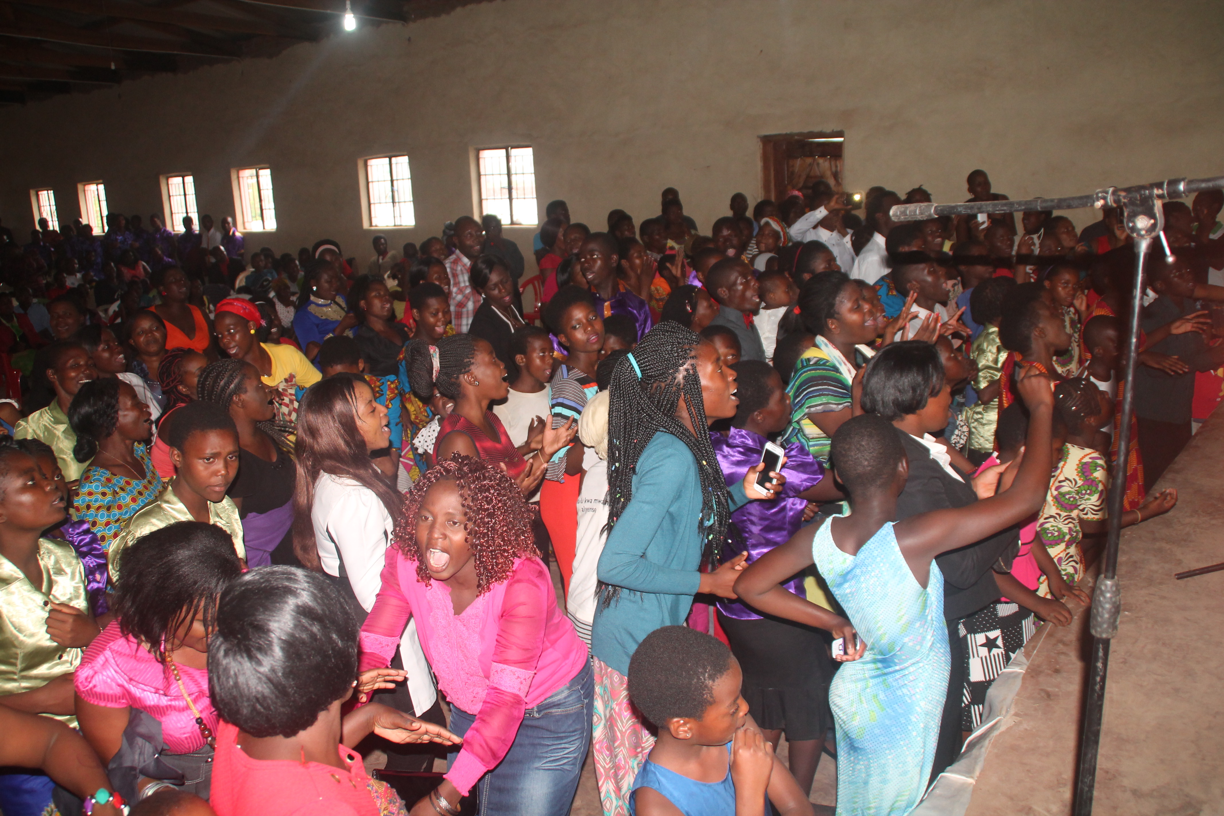 The mammoth crowd on the dancing floor