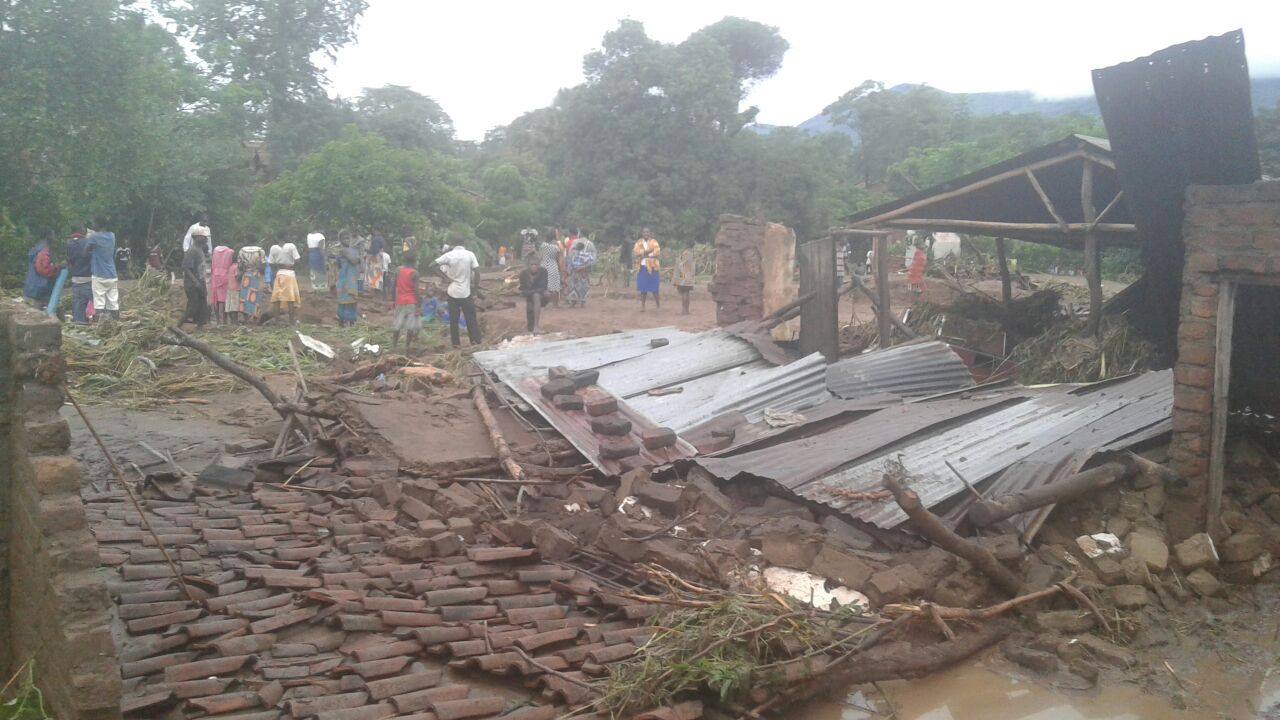 Heavy Rains Force people to use buckets to save relatives’ graves flooded with rainwater