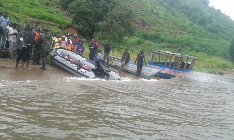 Three people die after canoe  capsizes