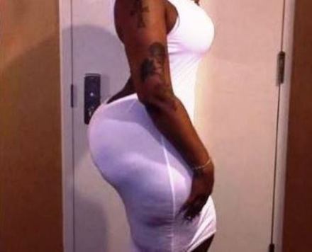 Lady Set The Internet World On Fire With Her Gigantic Backside (pictures)