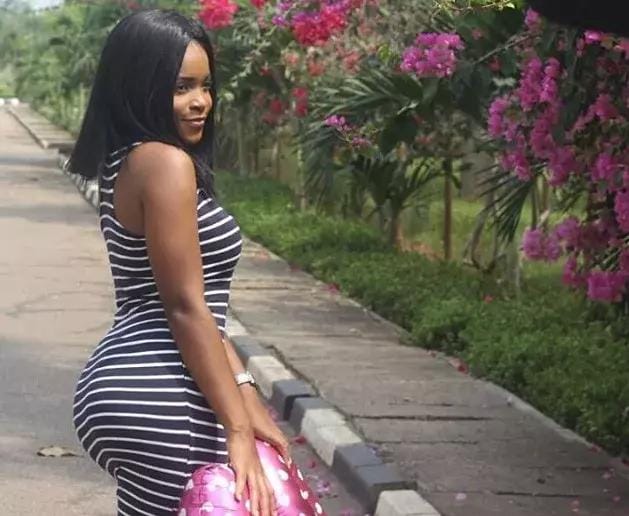 This beautiful lady claims she is 19, but her behind flashes doubts in public mind (photos)