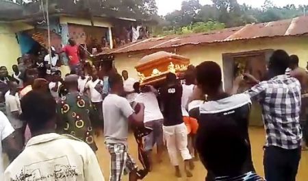 Drama As Corpse Refuses To Be Buried, Takes Villagers To House Of Its Killer (video)