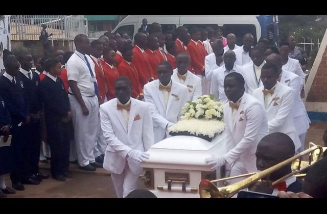 Billionaire Businessman’s Over 30 Children at His Funeral, several pregnant mothers come forward Leaves People in Shock (photos)