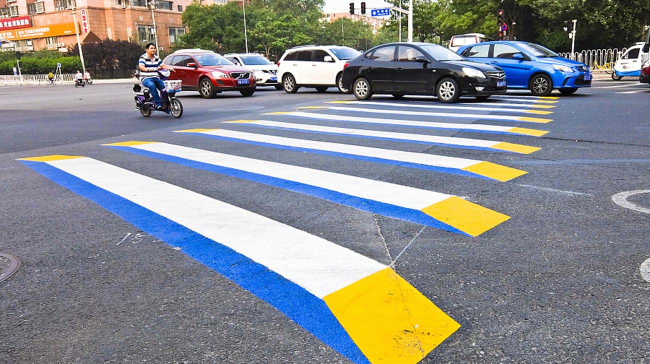 Zebra Lines Go 3D in China Roads (See Photos)