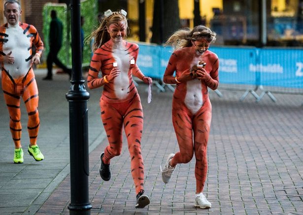 Animal Lovers Streak Naked Through London Zoo to Help Save Tigers from Extinction (See Photos)