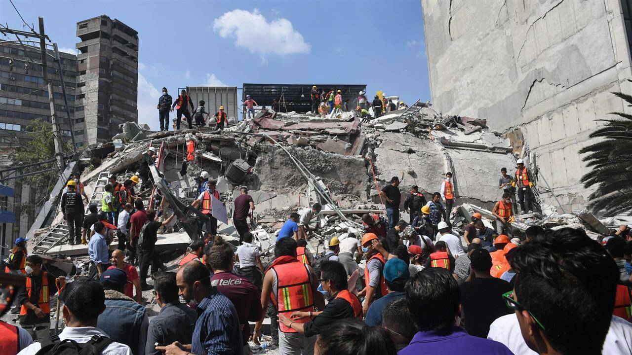 Mexico Deadliest Earthquake Kills More Than 200 (See Photos)