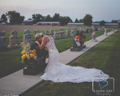 Grieving Bride Puts on Wedding Dress to Fiance’s Grave on Wedding Day