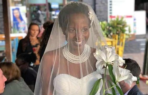 Oxford student marries herself
