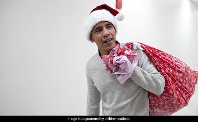 Barrack Obama Steals Santa Claus Swagg in Washington DC (Video)