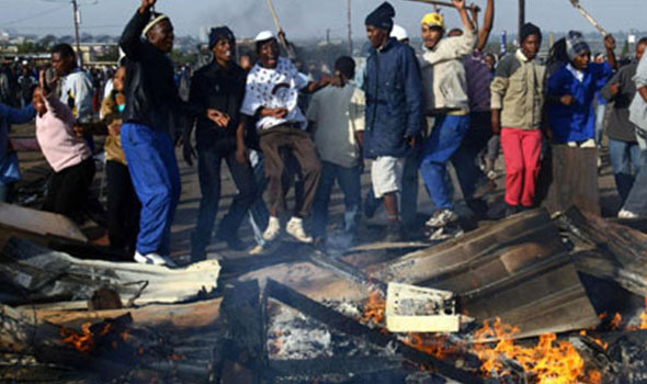 Zimbabweans Leave after Xenophobic Attacks in Vuwani, SA