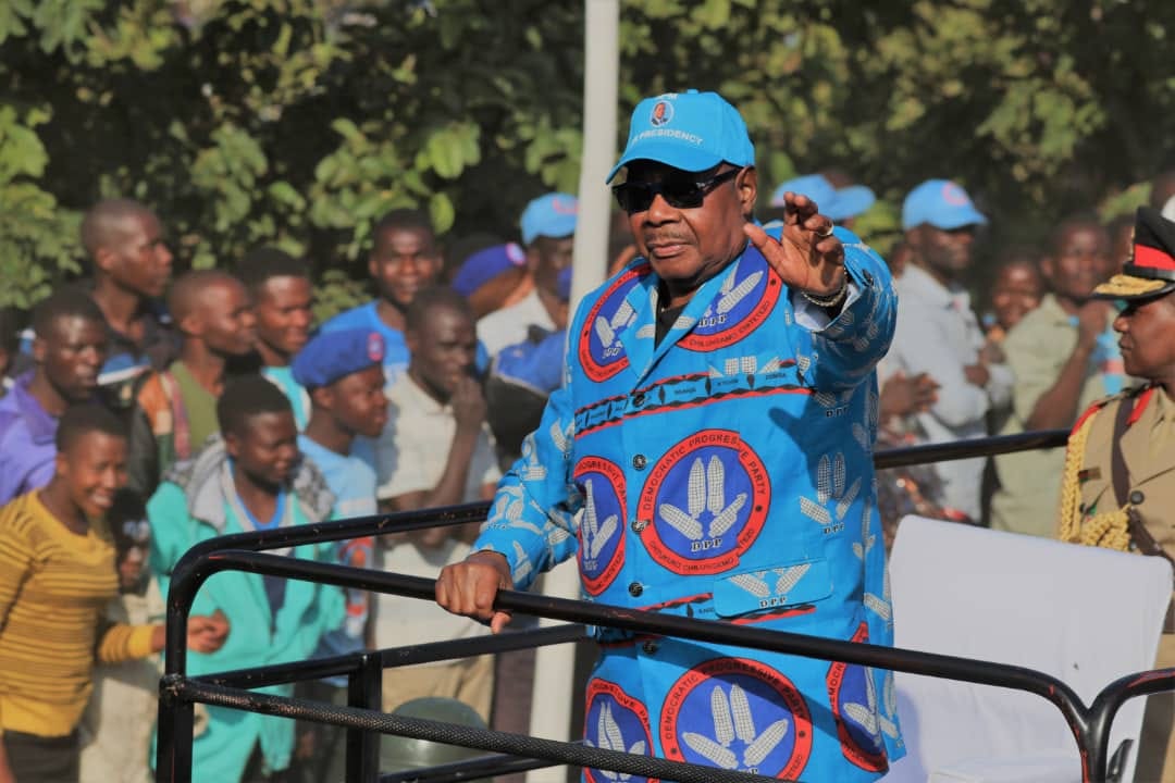 PROTESTORS VANDALIZE MUTHARIKA’s BILLBOARD IN KASUNGU