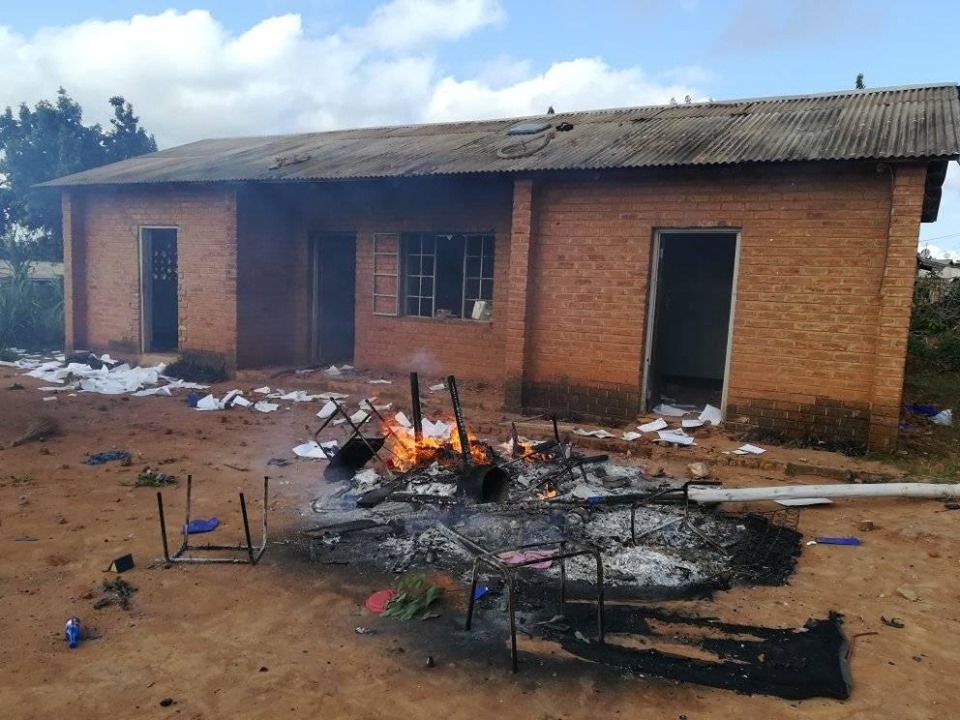 #MzuzuDemosUpdate ; Chibavi Police Unit Burnt By Angry Protesters