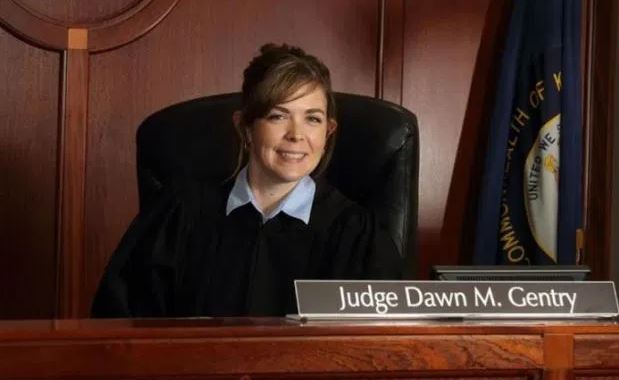 US Female Judge Accused of Having Threesome with Lawyers in Court