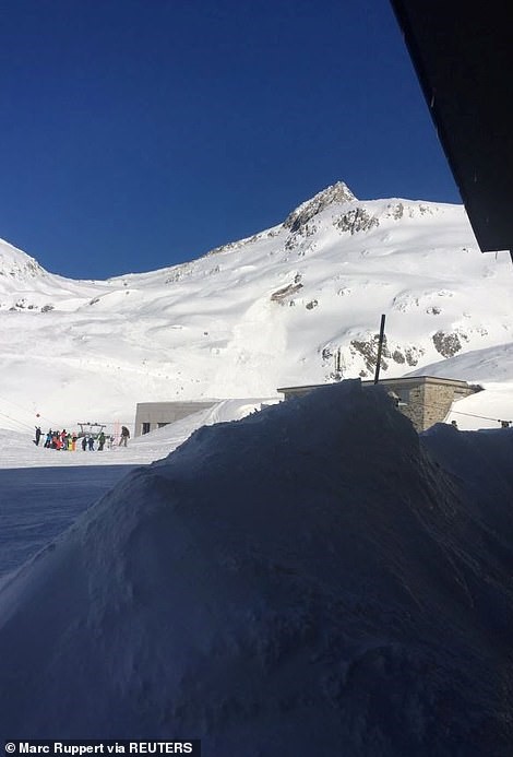 SKIERS ESCAPE MIRACULOUSLY AFTER BEING CAUGHT IN HEAVY SNOW SLIDE