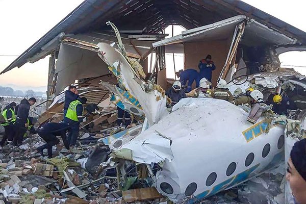 Plane crashes after take-off and killing 14 patients