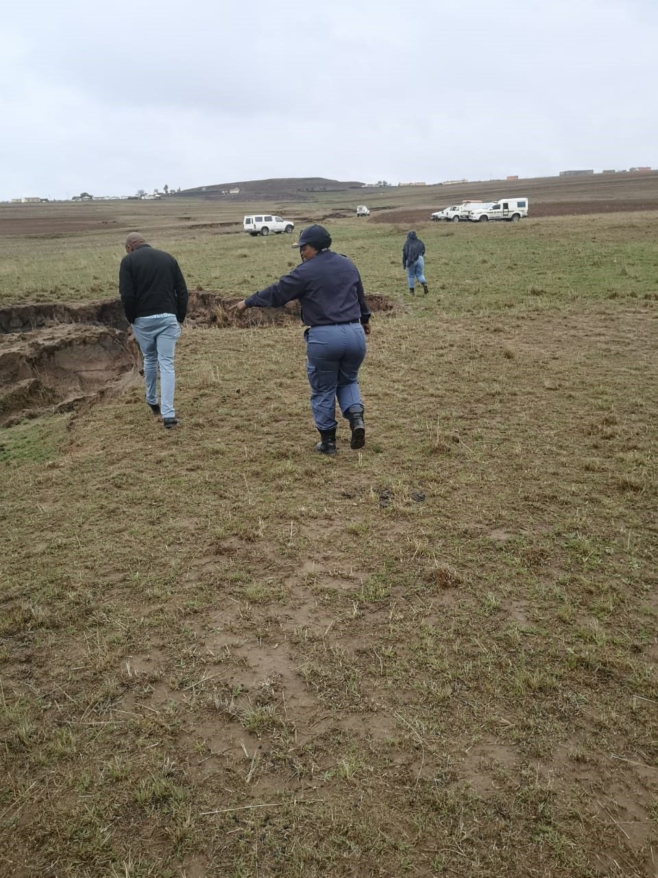 Bodies of kidnapped woman, grandchildren found tied with chains in river