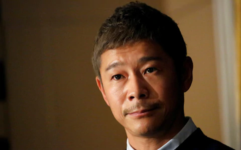 Japanese billionaire seeks girlfriend for trip around moon