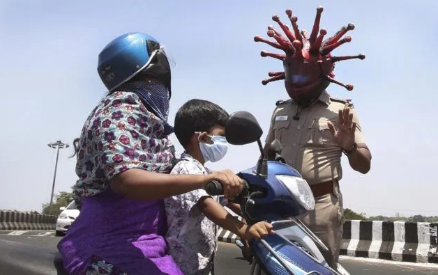 Police Officer Wears Covid-19 Look-like Helmet To Enforce Stay Home Policy in India