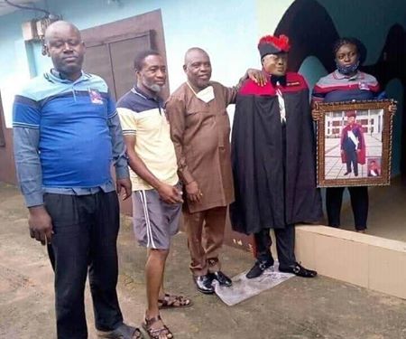 Family Members Took Pictures With Standing Dead Man(See Photos)