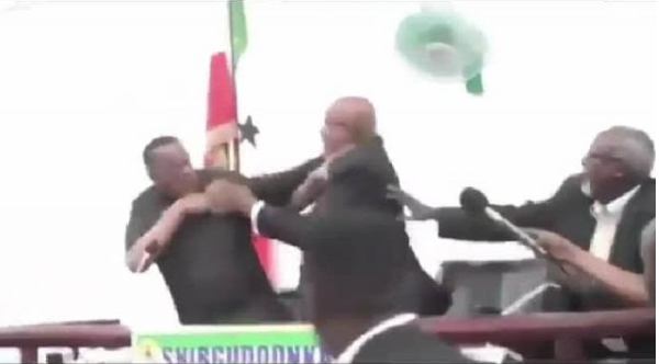 Somali President And Prime Minister Fight In Parliament (Watch Video)