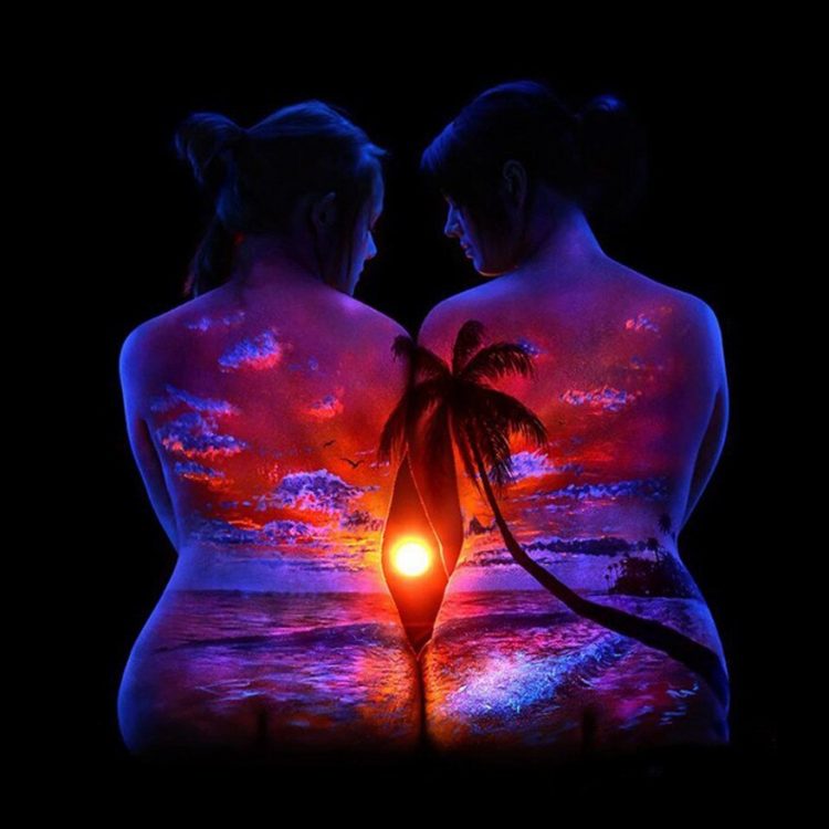 Artist Creates Stunning Body-Paintings That Glow Under Black Light