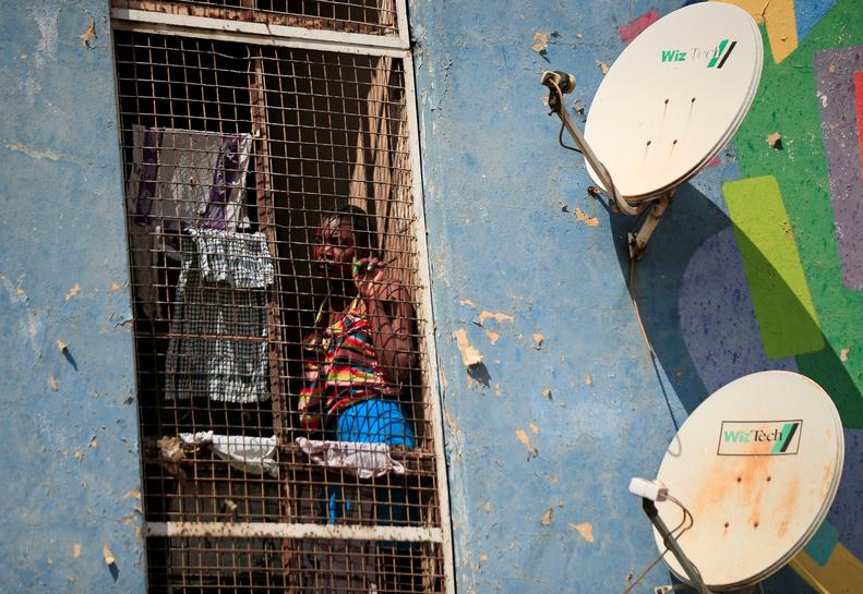 Zimbabweans turn to sex work amid economic crisis and COVID