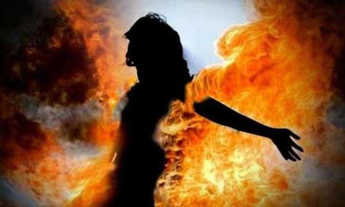 See photos of 40 year old woman set on fire for stealing meat