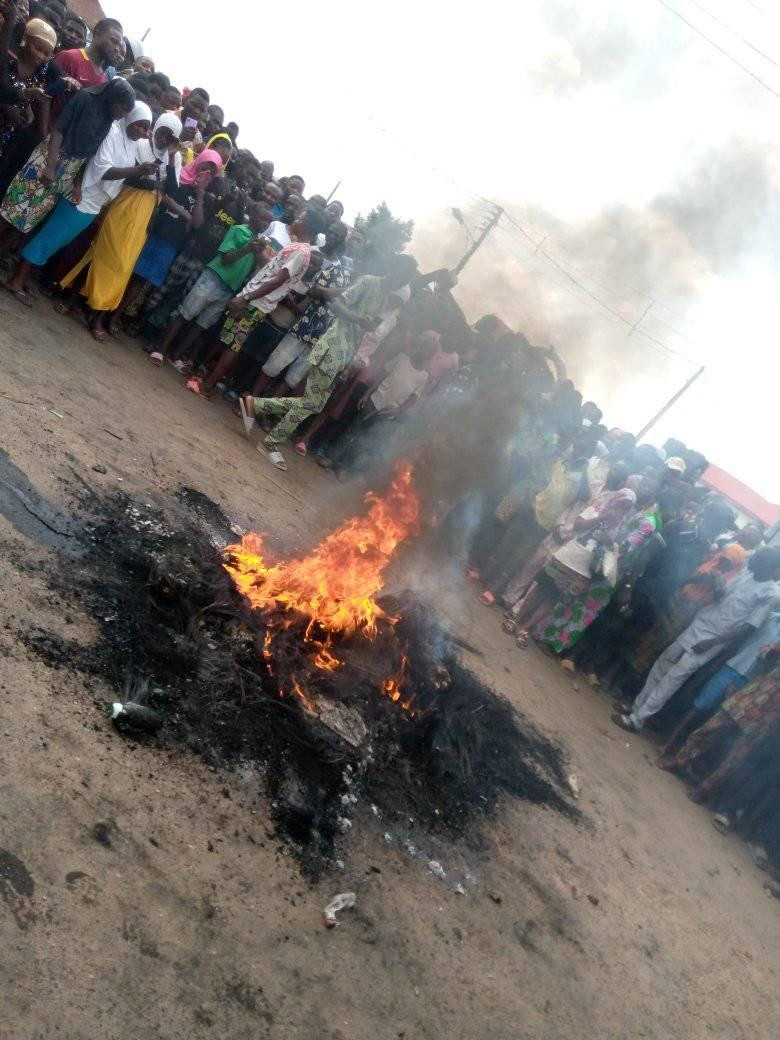 Mob Justice Two Female Kidnappers Set Ablaze In Nigeria Graphic Photos Face Of Malawi