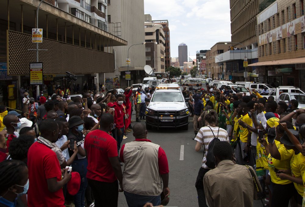 1 killed in clashes between South African university students and police