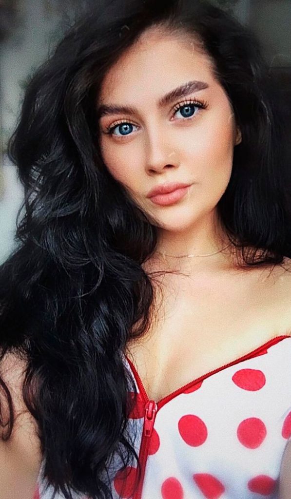 25 year old Russian woman dies of electric shock after her phone fell in bath while charging