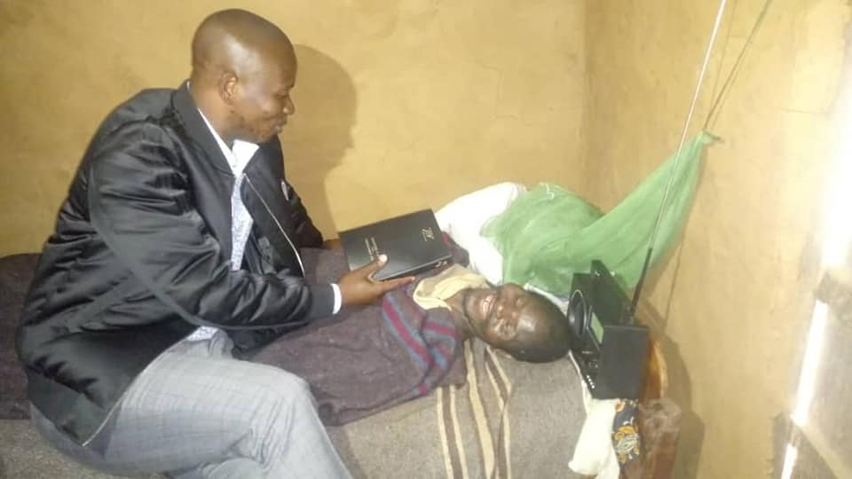 Well Wishers Visit Man Who Spend 23 Years Indoors Due To Stroke
