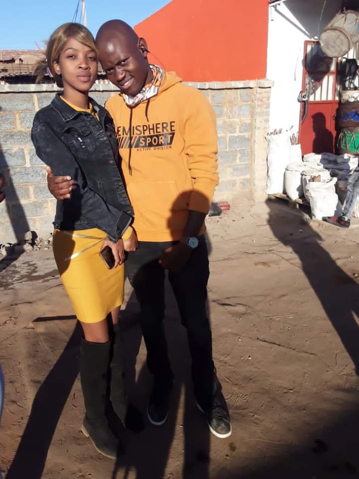 DRAMA: Public Proposal went wrong, Man Takes Hand Bag And Shoes From Girlfriend (See Video)