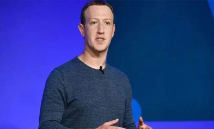 Facebook reports drop in revenue for the first time