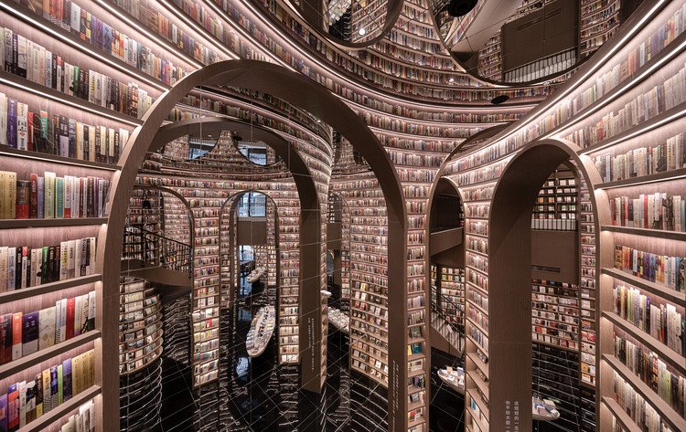 Mirrored Ceiling Makes Bookstore Look Like an Infinite Library