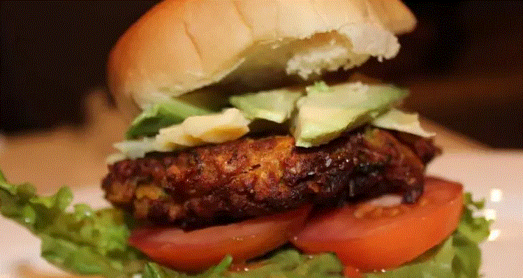 Woman finds human finger inside burger [PICS]