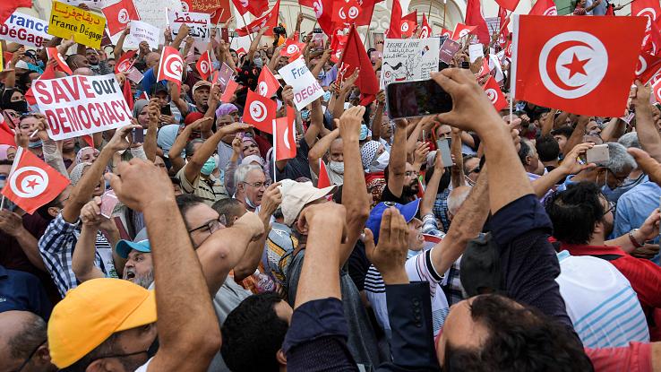 Mass protest as Tunisia political crisis escalates