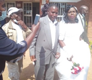 Mother Snatches Cake At Daughter’s Wedding