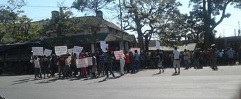 Chaos At Blantyre Town Hall As Kalindo’s Protesters Clash With Anti-demos