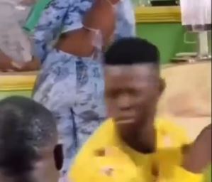 Man receives hot slap from girlfriend for looking at another woman’s bortos [Watch Video]