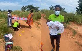 Community Male Nurse Delivers Pregnant Woman In The Middle Of Road (+Photos)