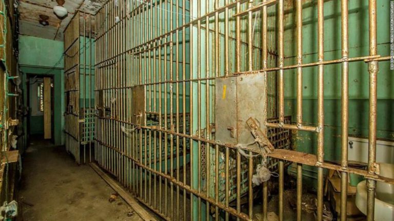 Inmates Take Advantage Of Loud Music To Escape Jail