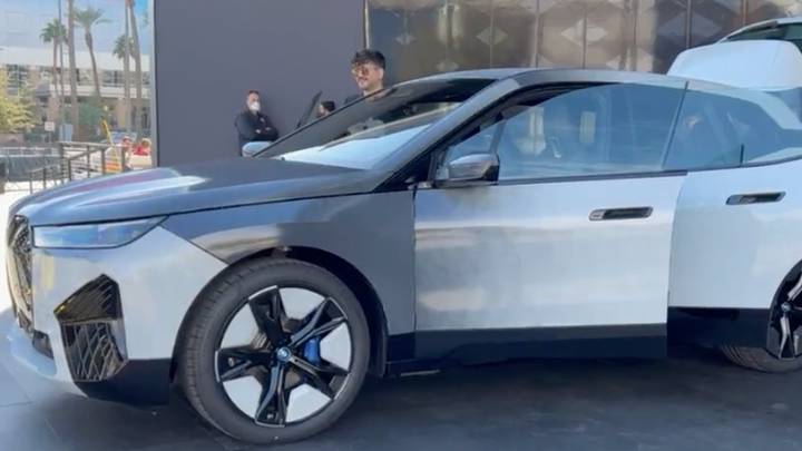 BMW Leaves People Mindblown With Colour Changing Car (Watch Video)